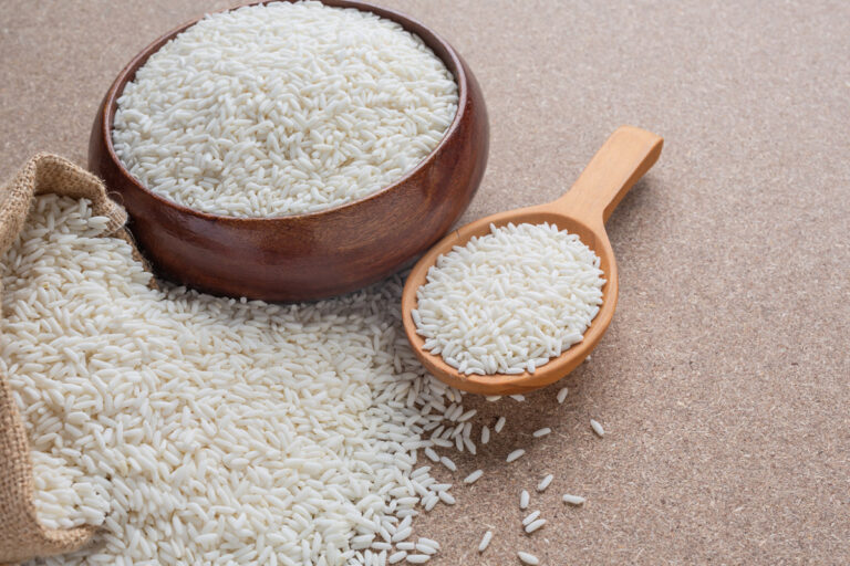 ¿Es necesario lavar el arroz antes de cocinarlo?