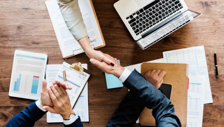 Ventana a los negocios: Sumar y multiplicar o restar y dividir Ventana a los negocios: Sumar y multiplicar o restar y dividir
