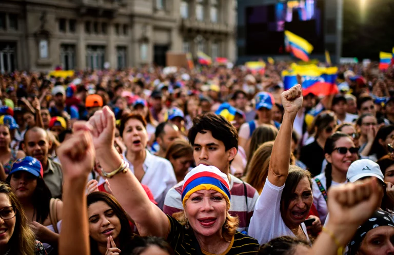 ¡Pónte en los zapatos de un migrante!