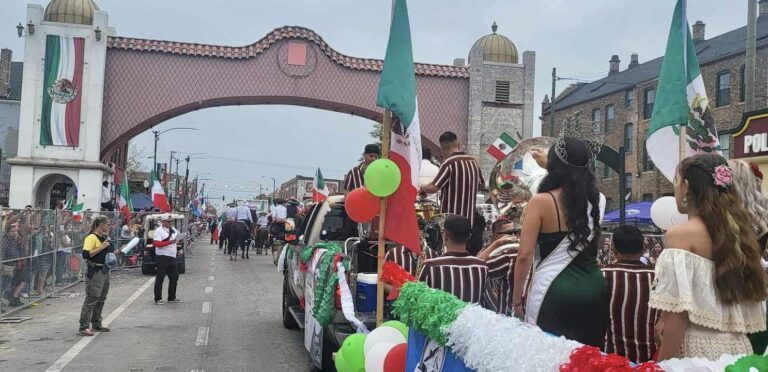 Así se vivió el multitudinario «Desfile Patrio Mexicano» en La Villita…