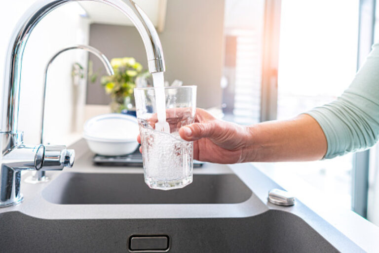 La mitad del agua del grifo de EEUU contiene sustancias nocivas
