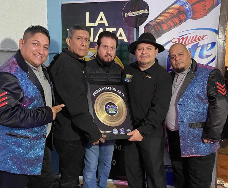 Entrega De Discos De Oro A Importantes Agrupaciones De Chicago