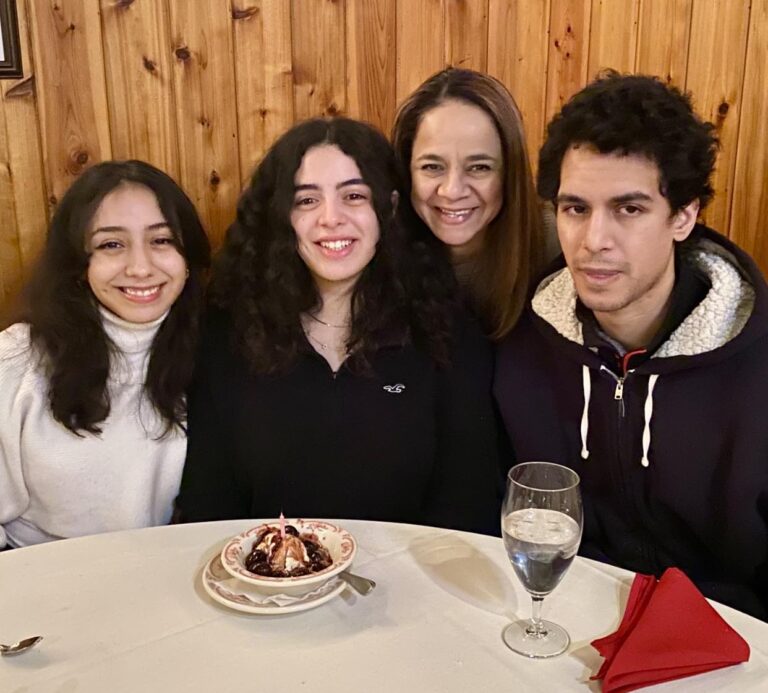 ¡CUMPLEAÑOS FELIZ, TE DESEAMOS A TI!