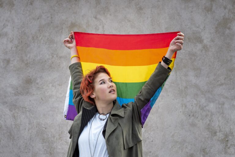 Junio Es El Mes Del Orgullo Gay: ¡Una gran fuerza latina en los Estados Unidos!