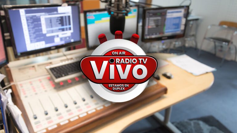 “Los mejores programas en el moderno estudio de Radio Vivo!”