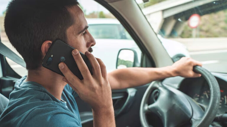 En Illinois, la policía será implacable con quienes se distraen con el celular mientras manejan