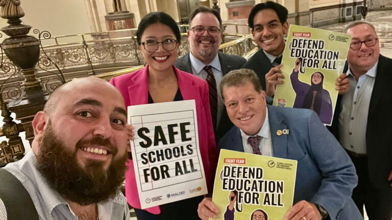 Celebrando nueva ley en Illinois “Escuelas Seguras para Todos”…