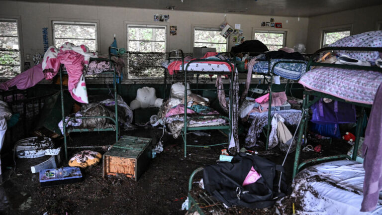 A CASI UN MES: Sigue el luto por la muerte de niños en las inundaciones de Texas