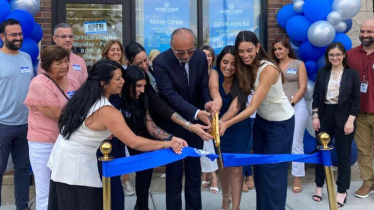 Mayor presencia de AUAF en Chicago: Nuevo “Centro para mayores” en Logan Square