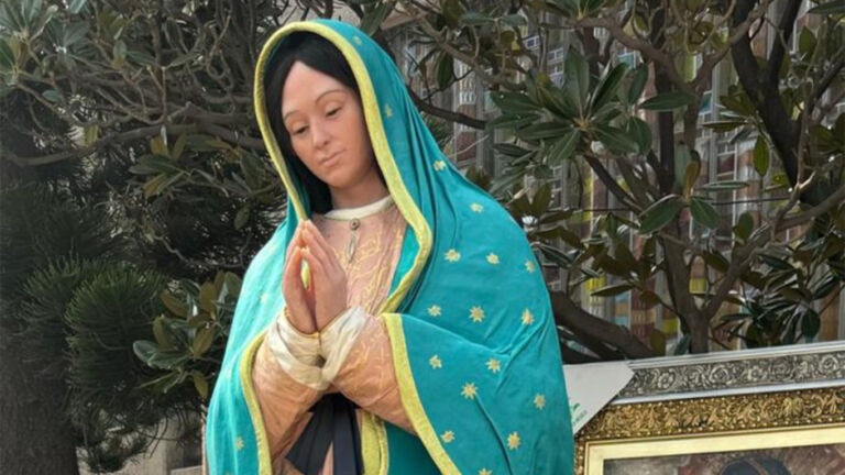 La Arquidiócesis de Chicago será la primera parada de la gira internacional de una escultura en tamaño real de la Virgen de Guadalupe